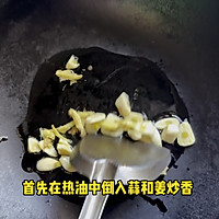 #晒出你的中秋团圆饭# 五花肉炒油豆腐的做法图解1