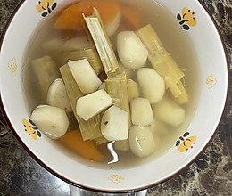 红萝卜竹蔗马蹄水的做法