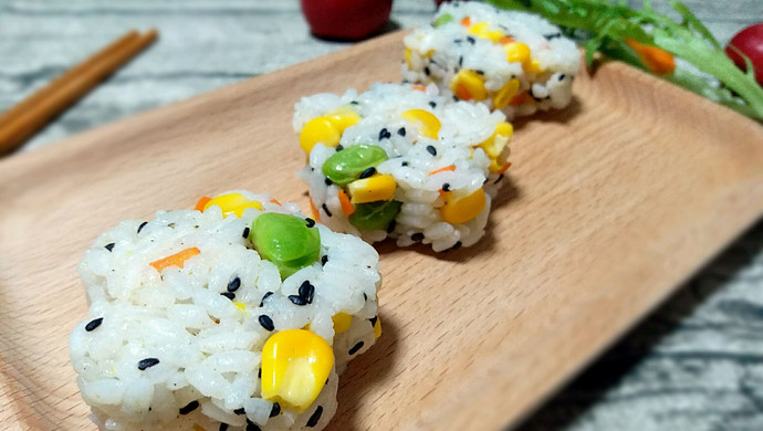 剩饭也有春天－－五彩芝心饭团