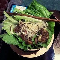 小俊蔬菜鸡腿营养面的做法图解1