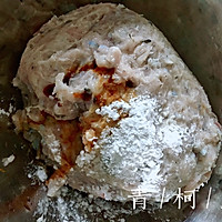 葱香鲮鱼肉饼酿辣椒的做法图解2