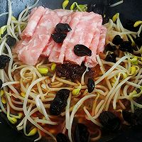 香辣肉焖豆芽菜的做法图解4