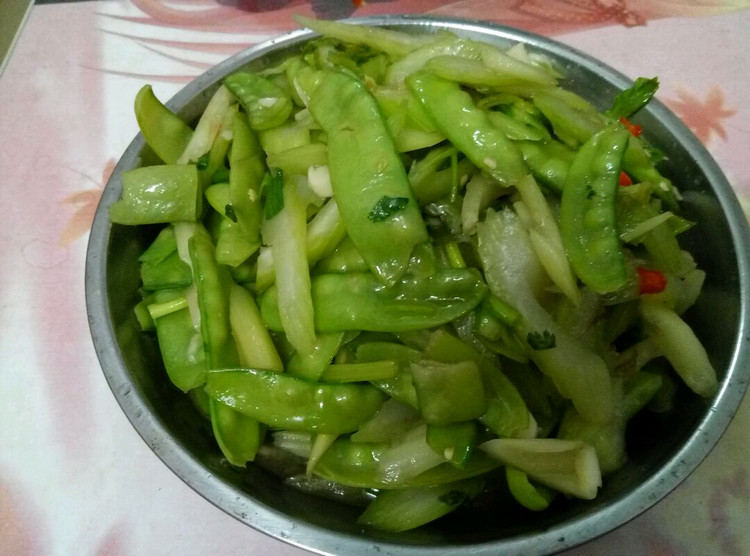 荷兰豆炒芹菜的做法