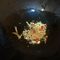 韭菜炒皮皮蝦干的做法图解3