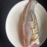清蒸鲈鱼的做法图解2