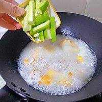 ♨️鲜味十足，明目丝瓜鸡蛋汤#夏日鲜味轻享健康的做法图解7