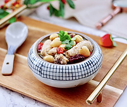 #憋在家里吃什么#白果红枣鸡汤的做法
