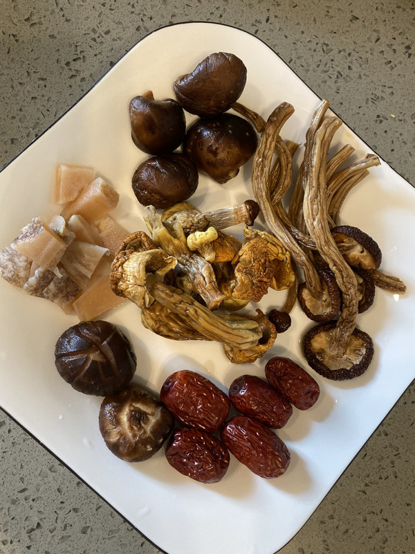 健康多喝汤～响螺菌菇鸡汤