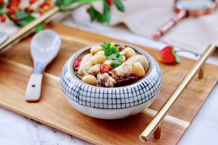 白果红枣鸡汤的做法