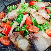 口味独特，色泽红亮，肥而不腻：回锅肉的做法图解12