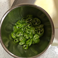 传统辣椒炒鸡蛋的做法图解2