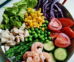 懒人必备鸡胸肉虾仁蔬菜沙拉～丘比沙拉酱的做法