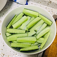 开胃咸菜：酸黄瓜的做法图解2