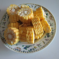 下奶神汤～黄豆玉米猪蹄汤的做法图解3