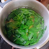 宝宝便秘怎么办？尝尝这个菠菜红薯鸡蛋卷的做法图解3