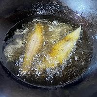 #旅行中的美味#沿海小城特色炸片片鱼的做法图解4