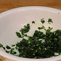 面粉里加入韭菜这样做太香了,比吃红烧肉还过瘾,营养美味又解馋的做法图解2
