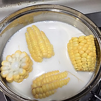 香浓牛奶玉米的做法图解1