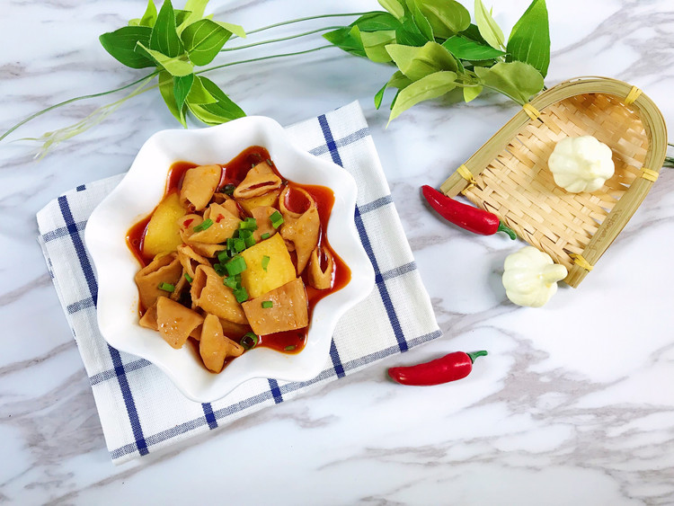川香土豆烧肥肠的做法