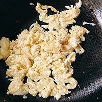 #花10分钟，做一道菜！#  五彩蛋炒饭的做法图解2