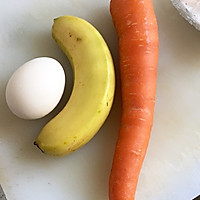 宝宝辅食：香蕉胡萝卜鸡蛋饼（适合8个月以上的宝宝）的做法图解1