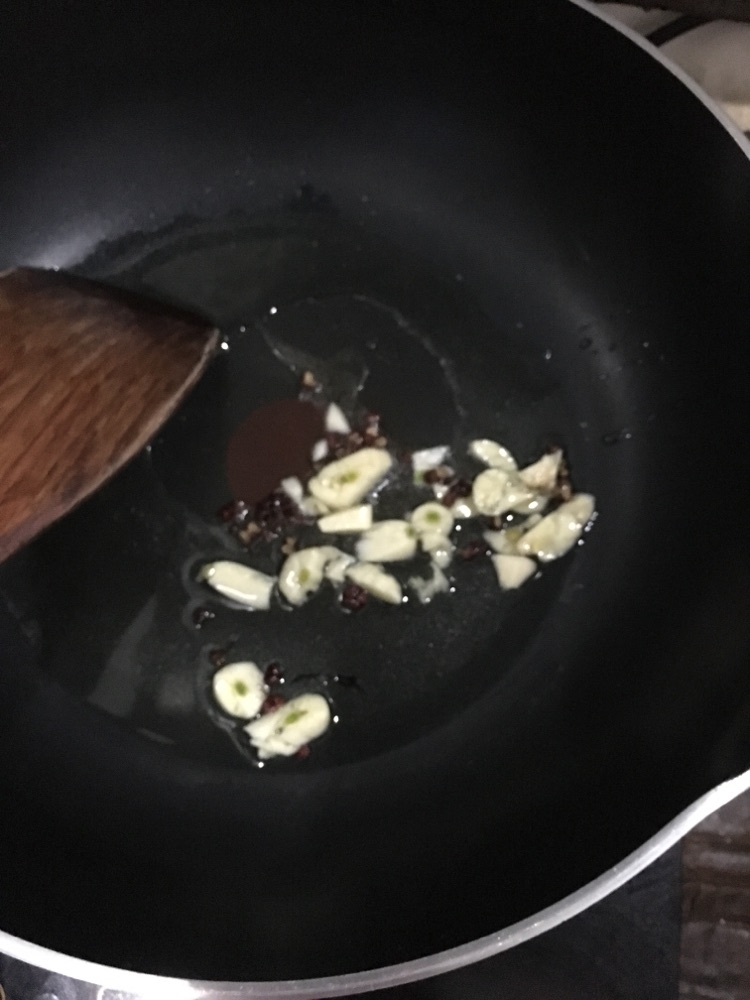 芹菜炒牛肉的做法图解4