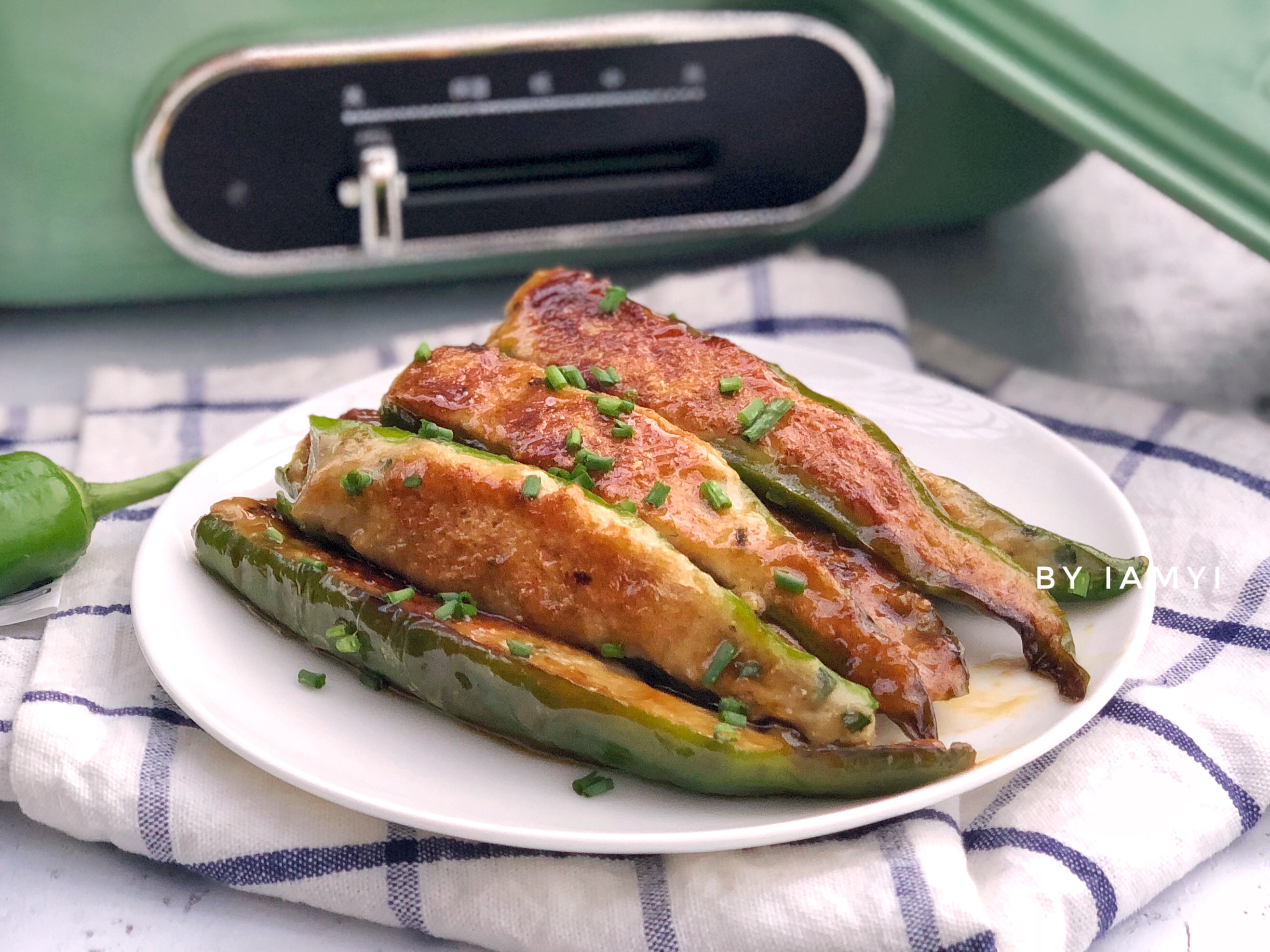 Braised dace with green pepper