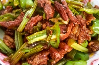 芹菜炒牛肉