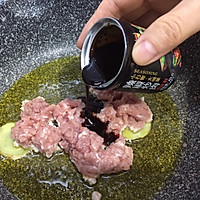 好吃到转圈圈！肉末芝士炒年糕的做法图解3