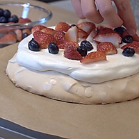 视频：Pavlova 帕芙洛娃～奶油水果蛋白饼的做法图解10