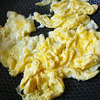 家庭版莴笋炒鸡蛋的做法图解3