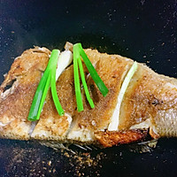 #换着花样吃早餐#干煎桂花鲈的做法图解6