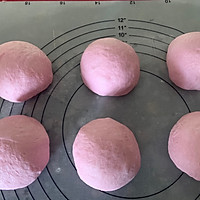 粉红色的回忆，火龙果麻薯芋头软欧包的做法图解9
