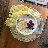家常版酸辣白菜的做法图解1