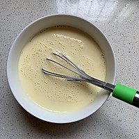 #花10分钟，做一道菜！#奶香焦糖布丁的做法图解5