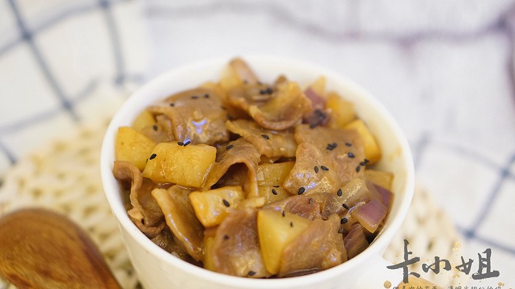 舔盘的土豆肥牛饭的做法