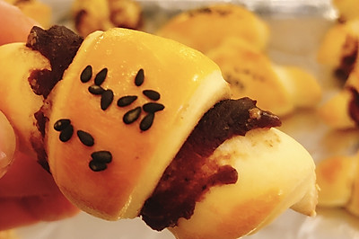豆沙牛角面包
