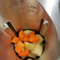 排毒养颜胡萝卜苹果汁的做法图解4