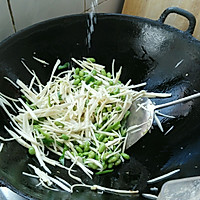毛豆米茭白炒肉丝的做法图解5