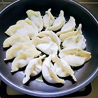 #感恩节烹饪挑战赛#香煎饺子的做法图解12