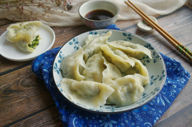 菠菜韭菜鸡蛋馅饺子的做法