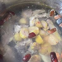 #冬季滋补花样吃法#滋补养胃的栗子鸡汤的做法图解3