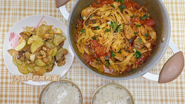 二人食｜超好吃的番茄火锅鸡&西葫芦炒咸鸭蛋的做法