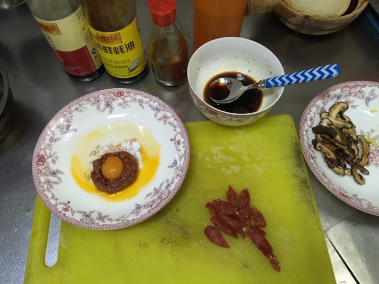 腊味窝蛋煲仔饭的做法图解3