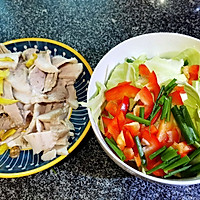 手撕莲白回锅肉（一份做成辣和不辣的）的做法图解1