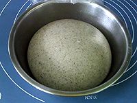 #柏翠辅食节-烘焙零食#黑芝麻粉面包的做法图解7