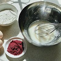 鲜花&红丝绒·糖果蛋糕的做法图解2