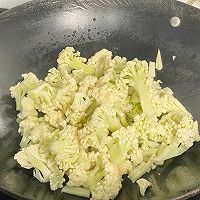 #少盐饮食 轻松生活#西红柿炒花菜的做法图解5