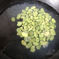 雪菜炒豆瓣#金龙鱼外婆乡小榨菜籽油  我要上春碗#的做法图解3