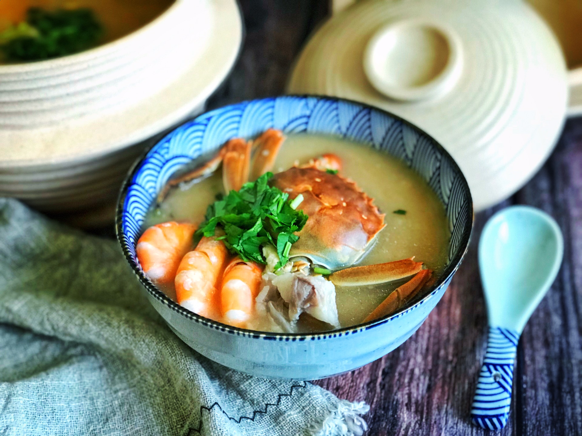 Seafood congee in casserole